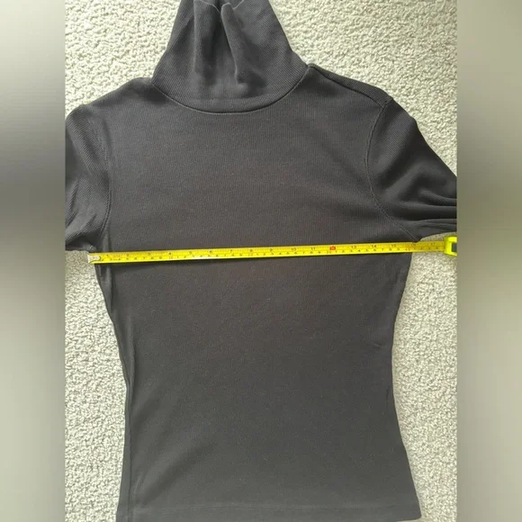 Dynamite Turtleneck - Picture 4 of 7